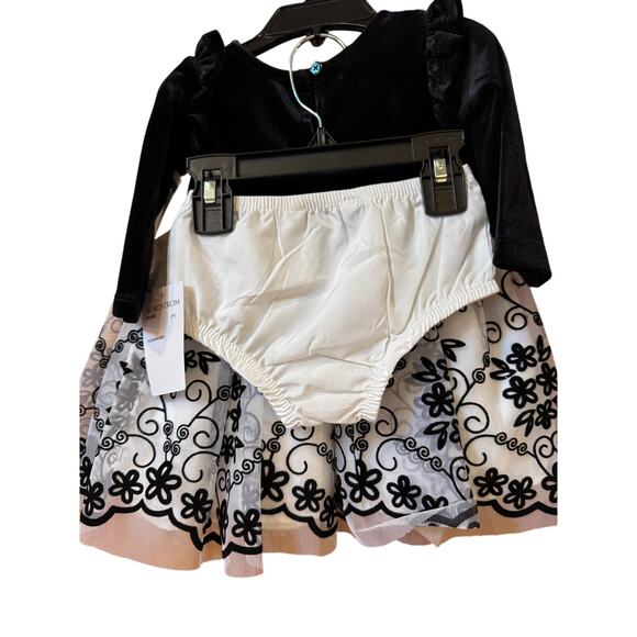 Pippa & Julie Erika Long Sleeve
Velvet & Flocked Tulle Dress size 3/6 months - Picture 4 of 4